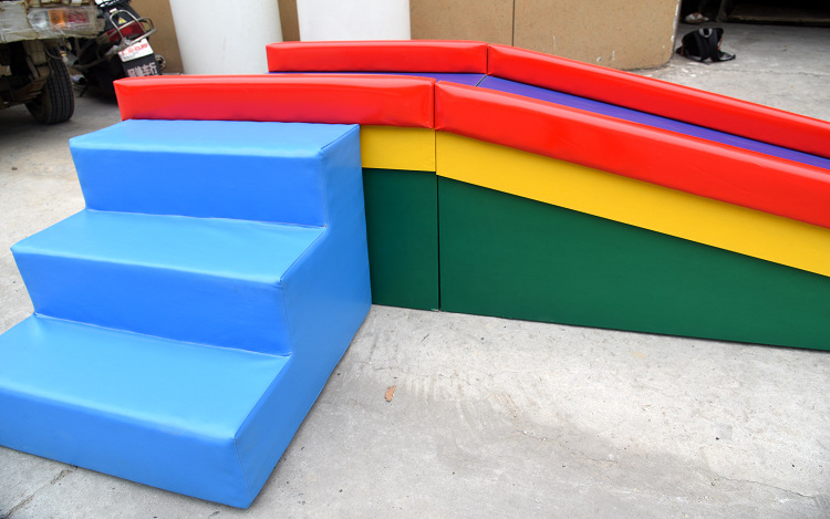 感统训练新体验 大滑梯滑道与软体大滑板在幼儿园早教中的应用